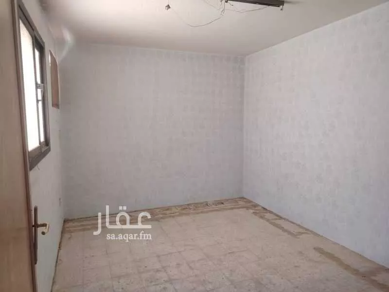 5 bedroom villa in Al Khalidiyyah 2