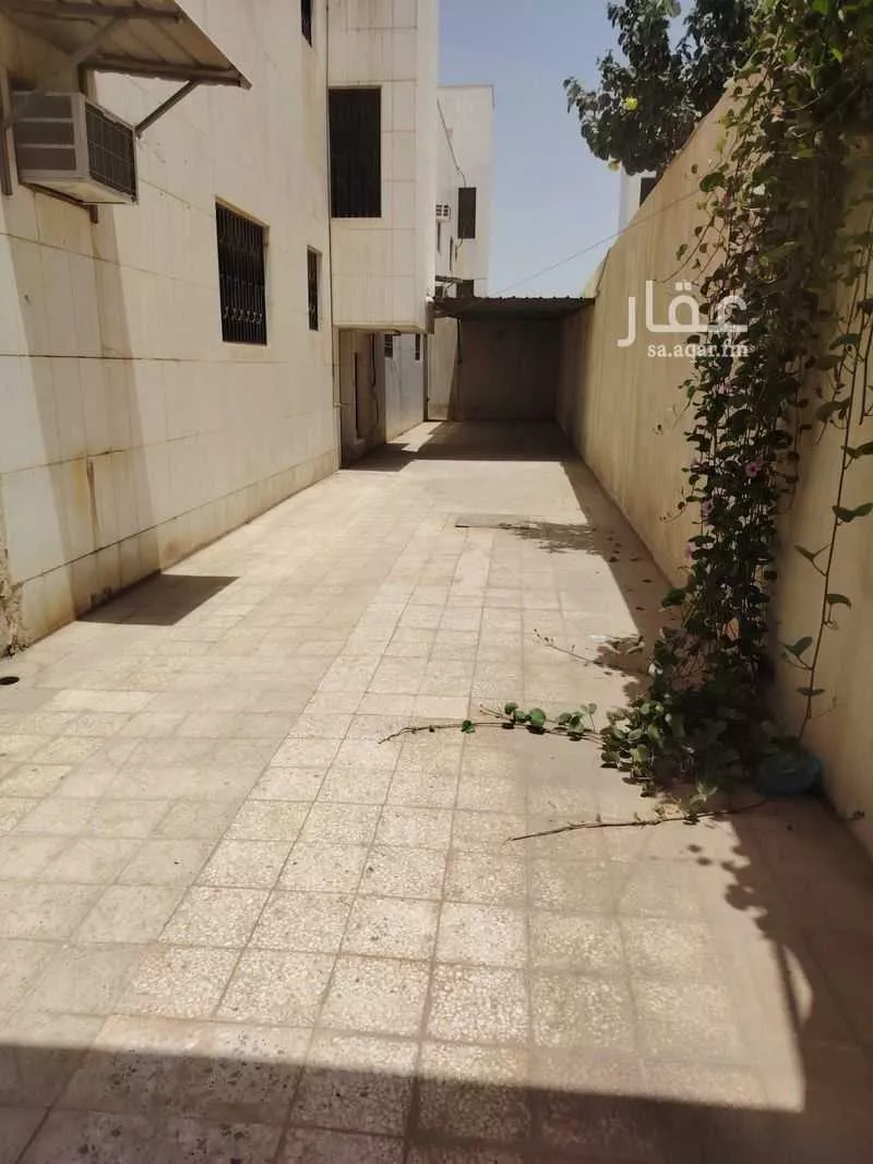 5 bedroom villa in Al Khalidiyyah 17
