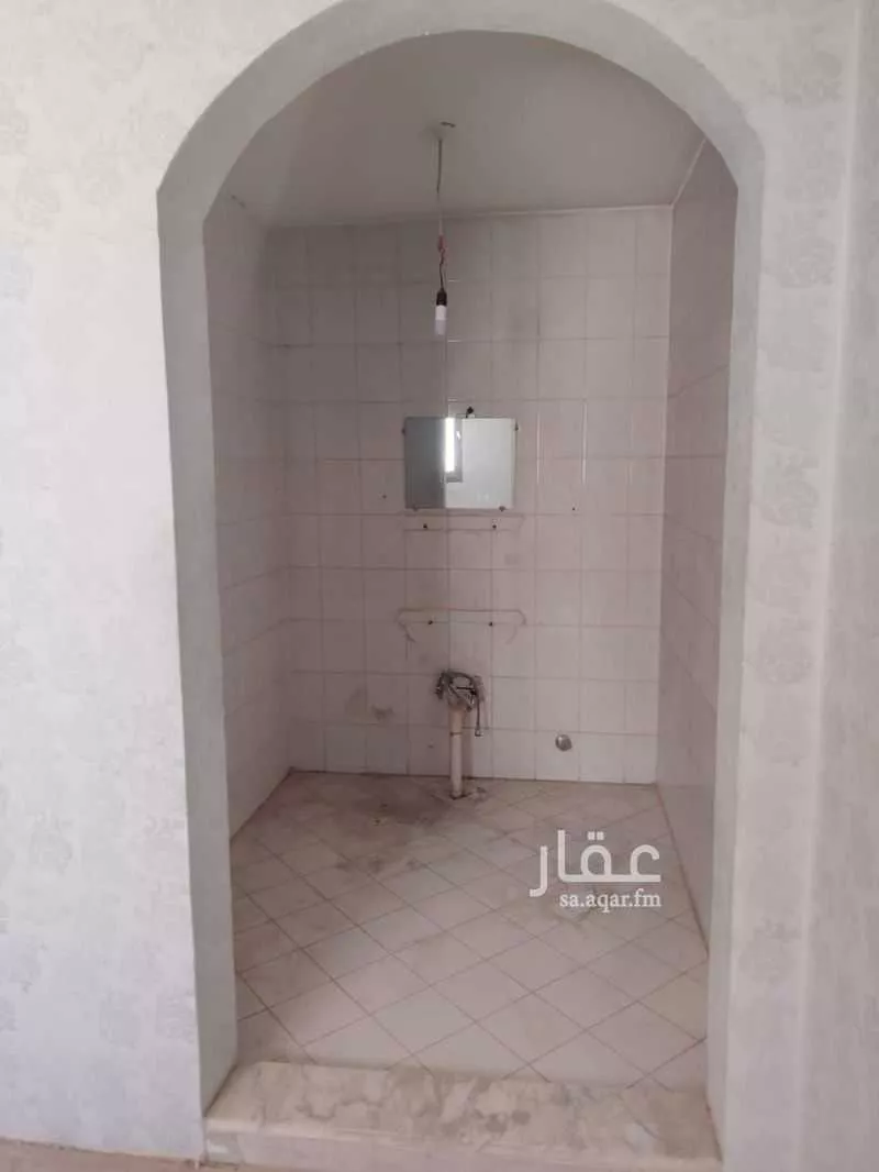 5 bedroom villa in Al Khalidiyyah 3