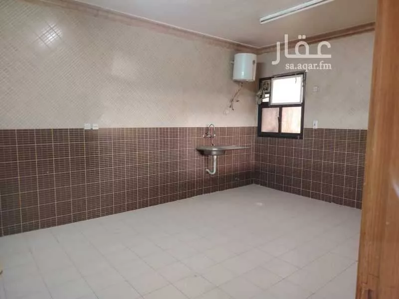 5 bedroom villa in Al Khalidiyyah 8