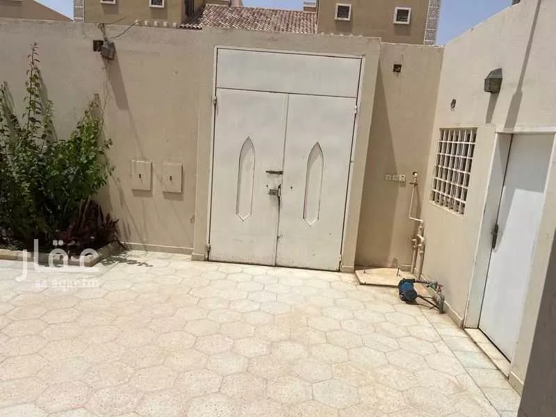 فيلا 17 غرف في الزهرة 12