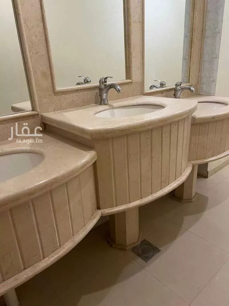 فيلا 17 غرف في الزهرة 5