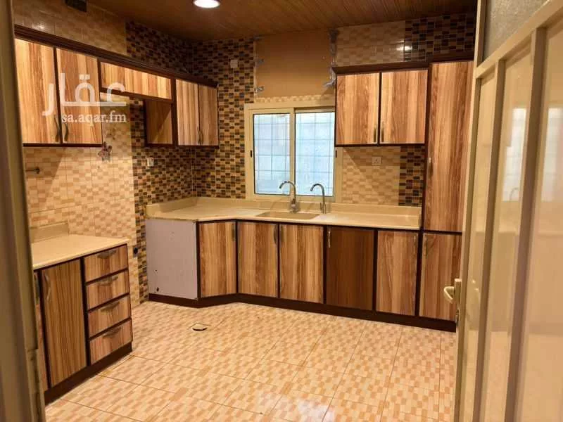 عمارة 600 م² في طيبة 6