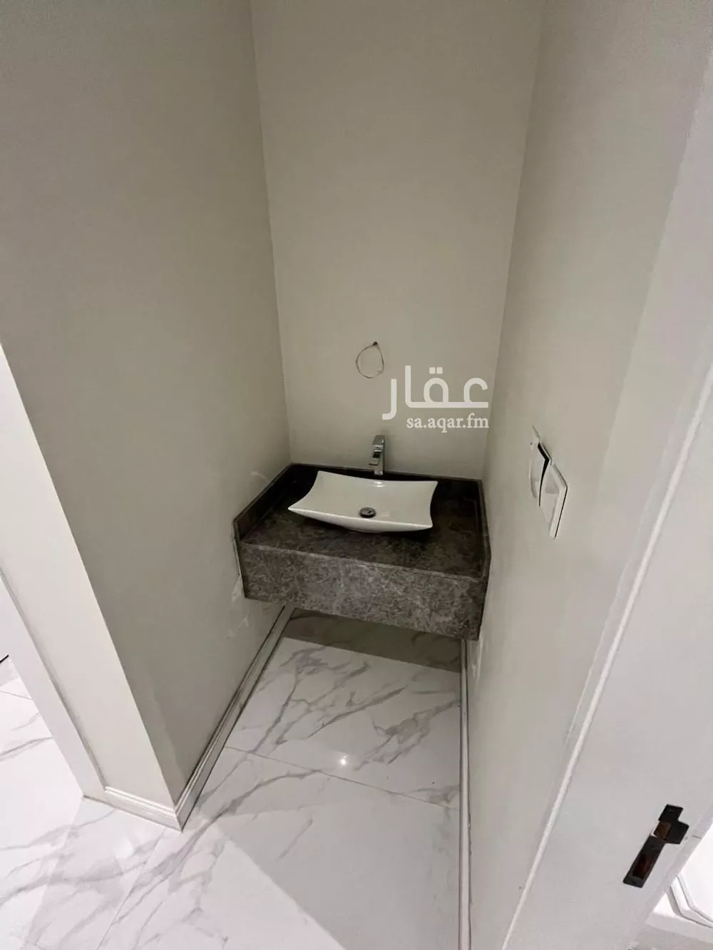 شقة 4 غرف في الملقا 11