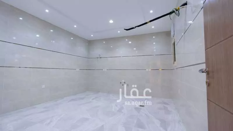 فيلا 4 غرف في الملك فهد 12