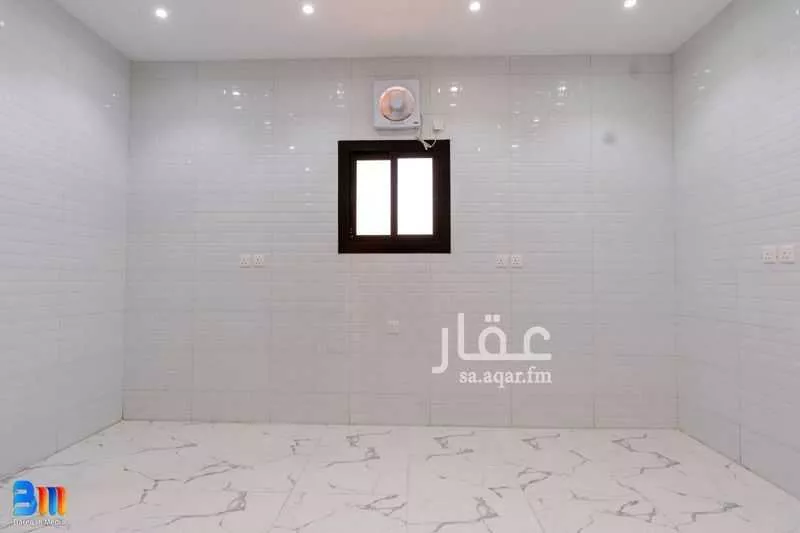 فيلا 4 غرف في الملك فهد 12