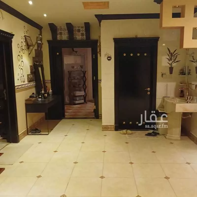 فيلا 15 غرف في عرقة 10