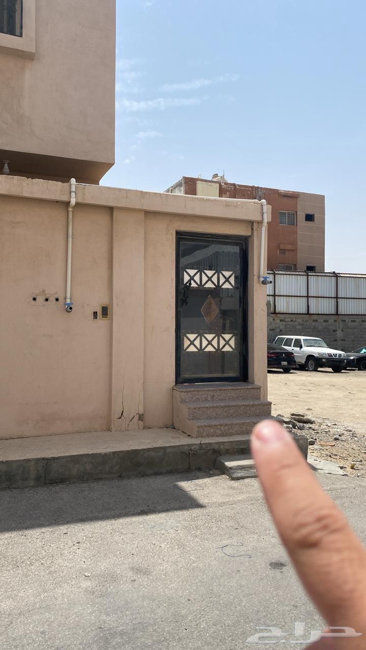 فيلا 5 غرف في احد 2