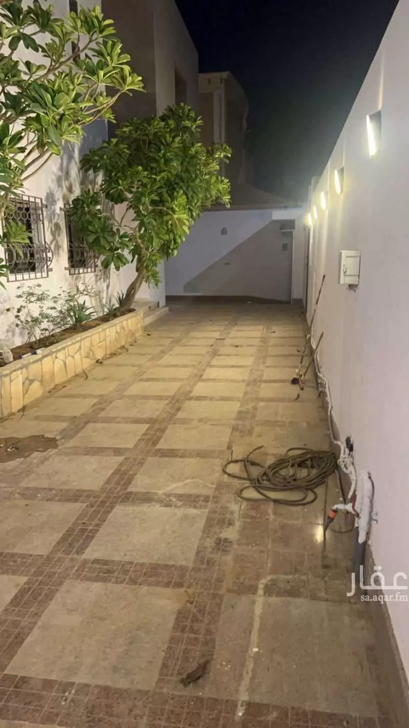 فيلا 5 غرف في النخيل 7