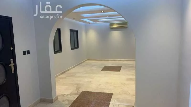 فيلا 5 غرف في النخيل 10
