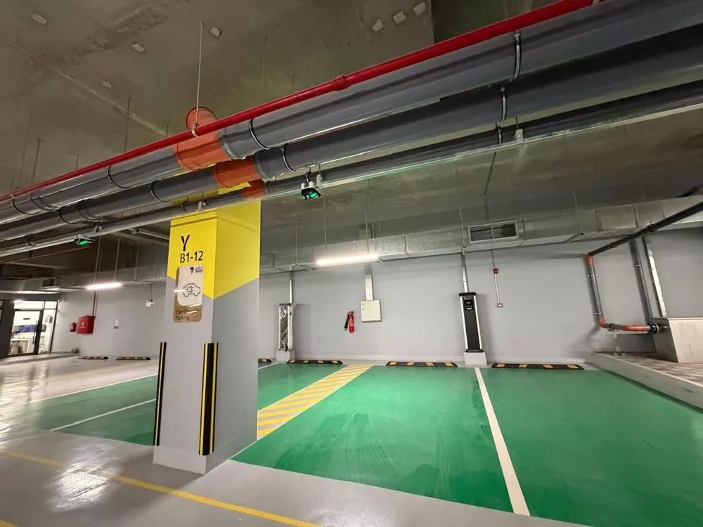 11400 sqm shop in Al Mutamarat 4