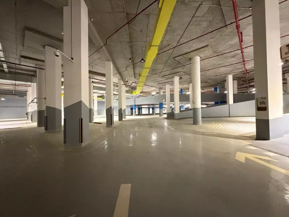 11400 sqm shop in Al Mutamarat 5