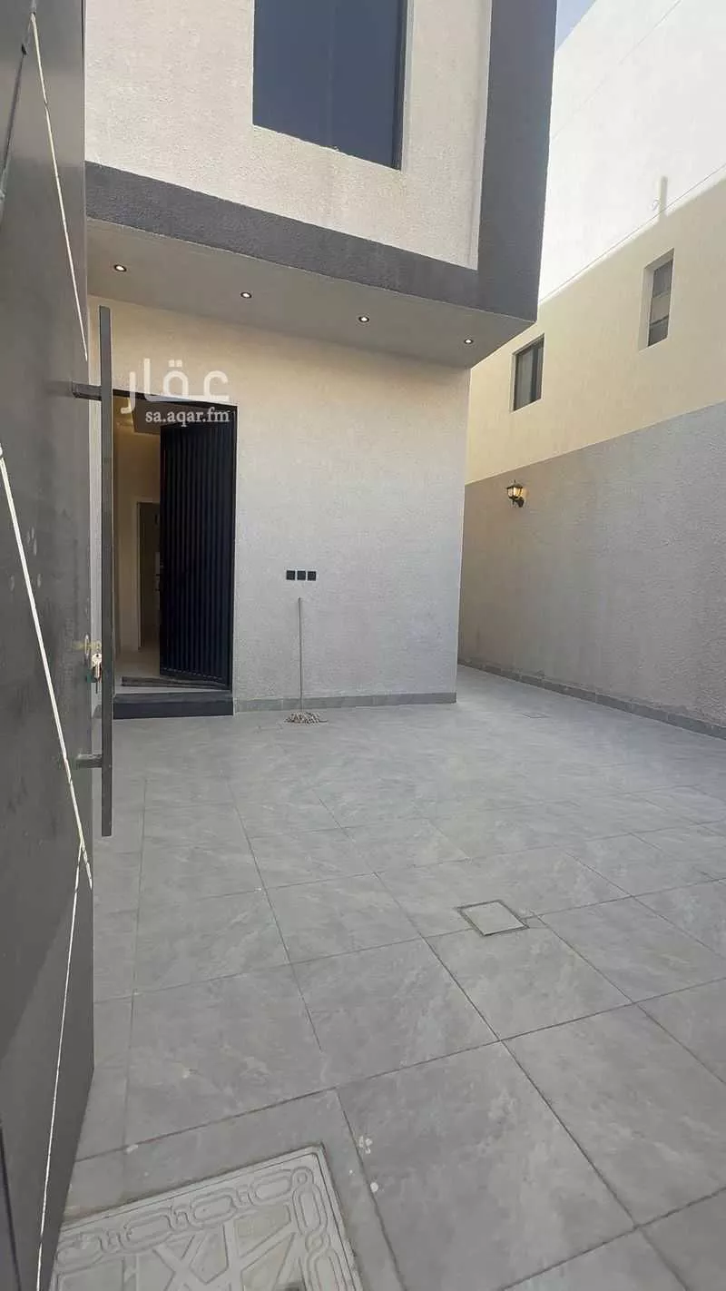 3 bedroom floor in Al Janadriyah 7