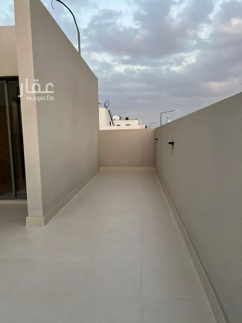 فيلا 4 غرف في العارض 6