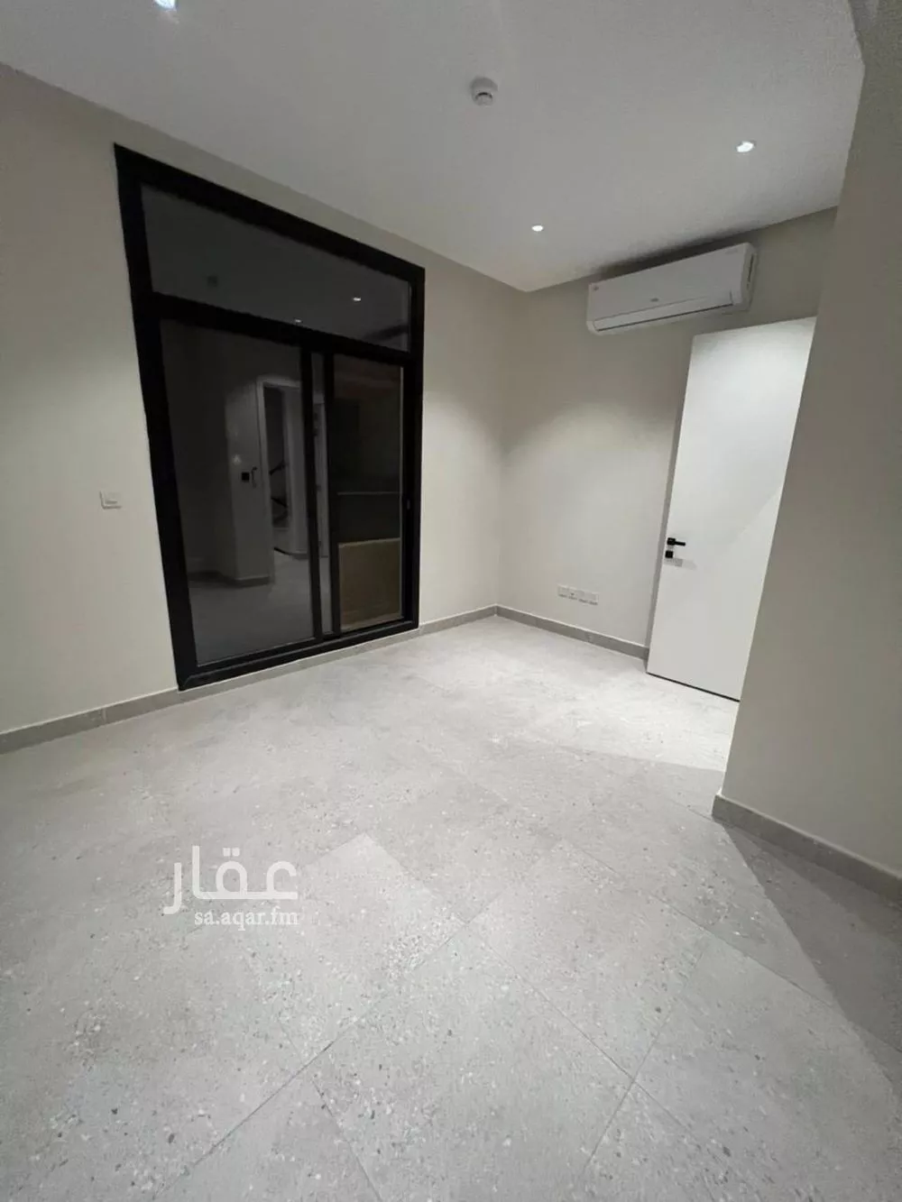 فيلا 3 غرف في العارض 5