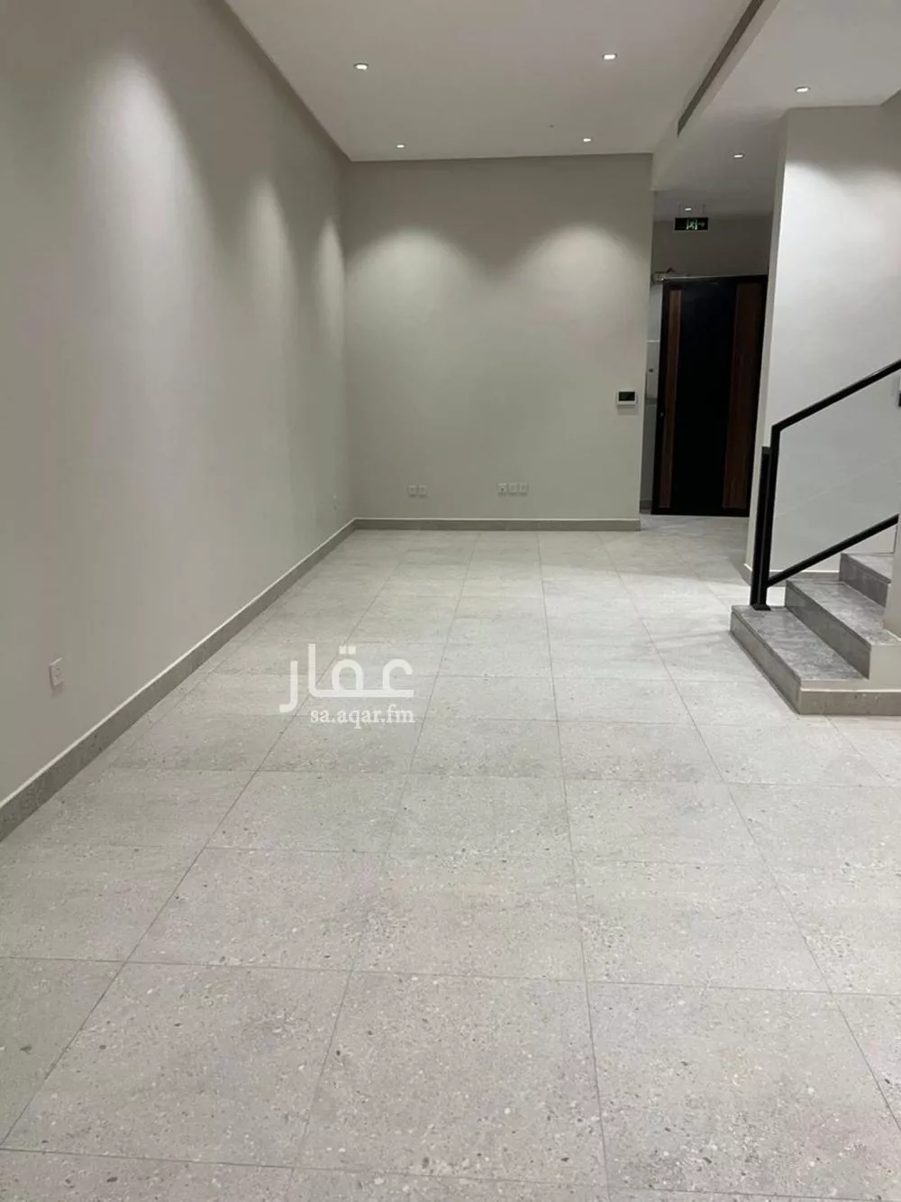 فيلا 3 غرف في العارض 8