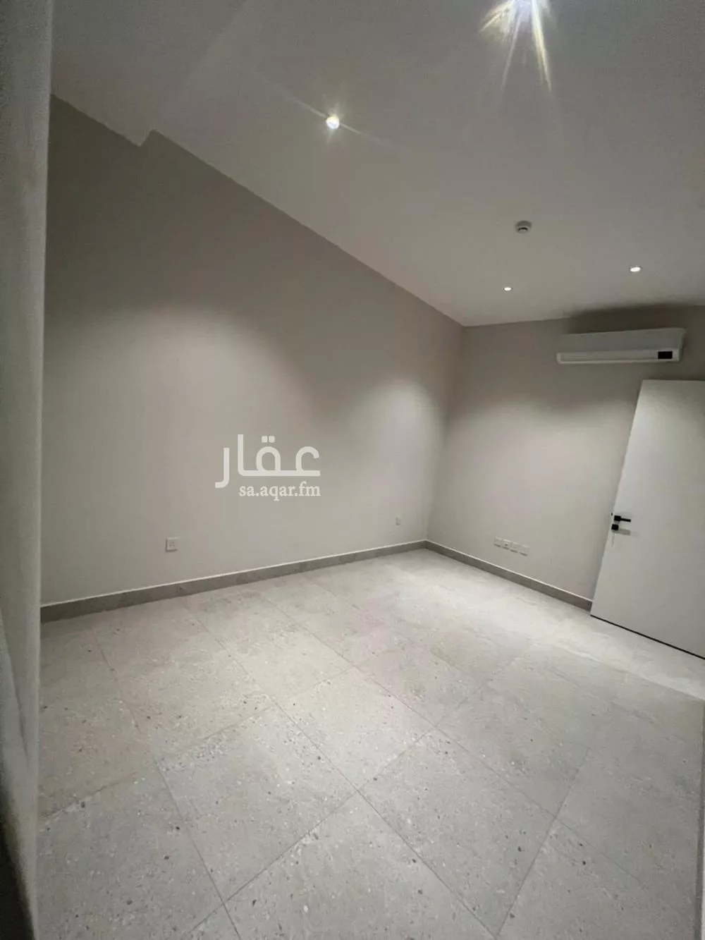 فيلا 3 غرف في العارض 9