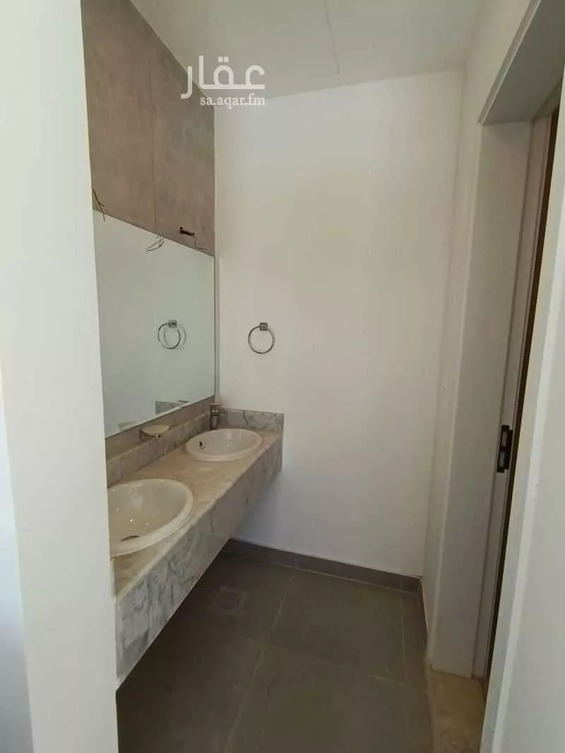فيلا 7 غرف في النرجس 5