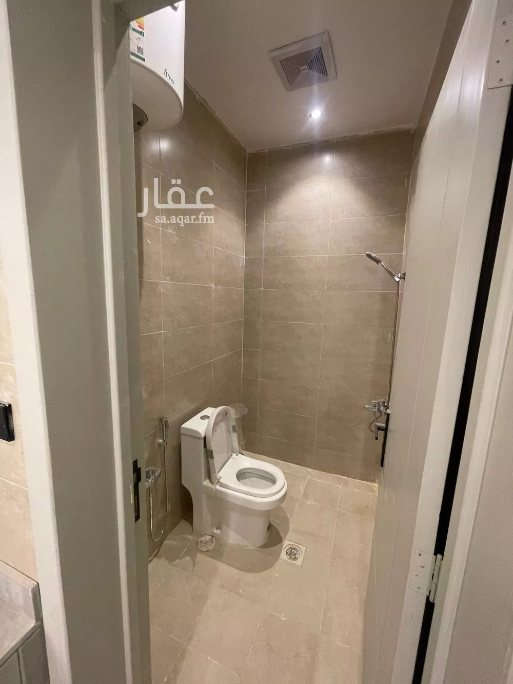 فيلا 6 غرف في عكاظ 14