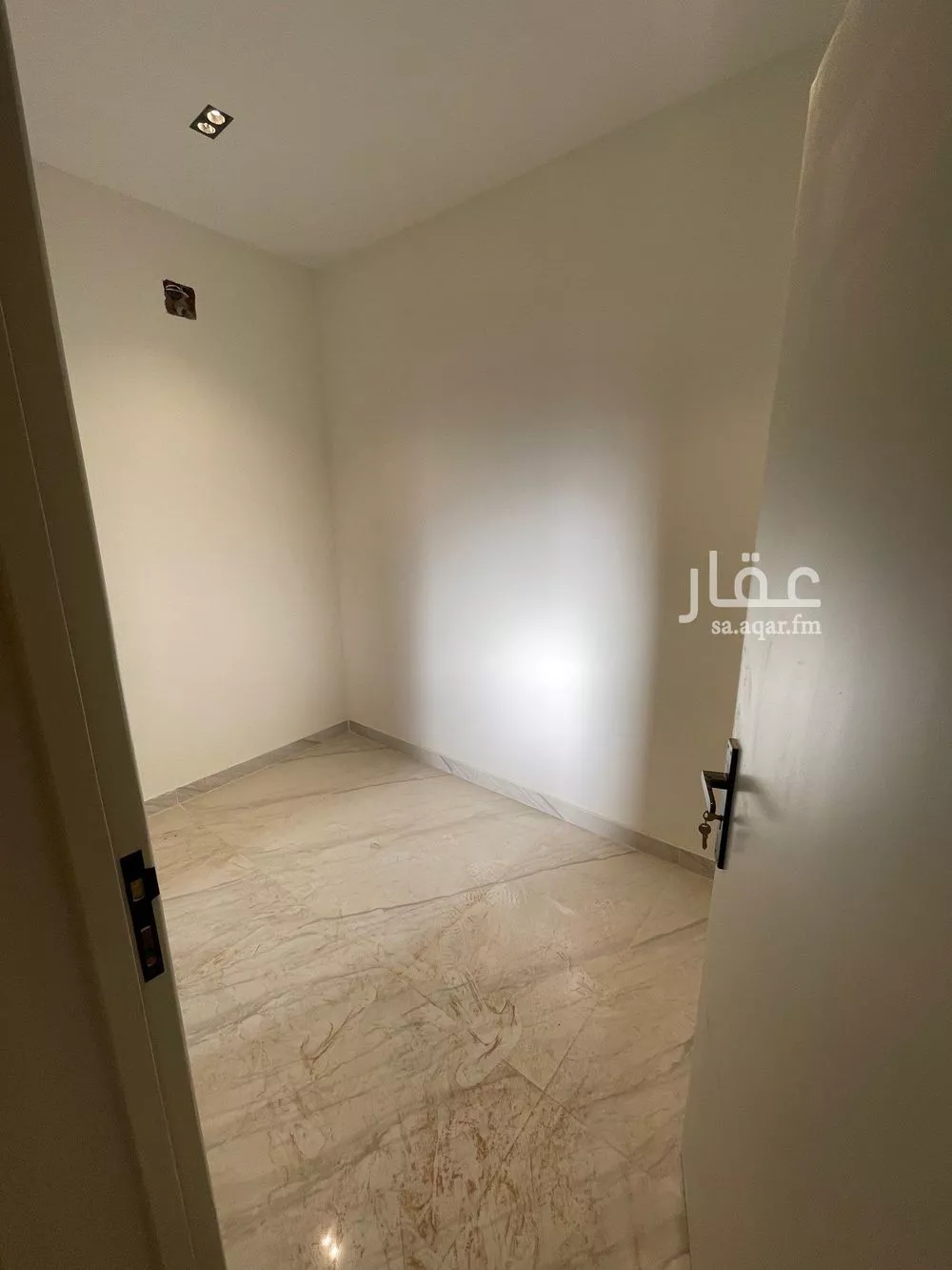 فيلا 6 غرف في عكاظ 27