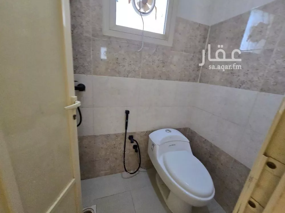 شقة 4 غرف في ضاحية الملك فهد 12