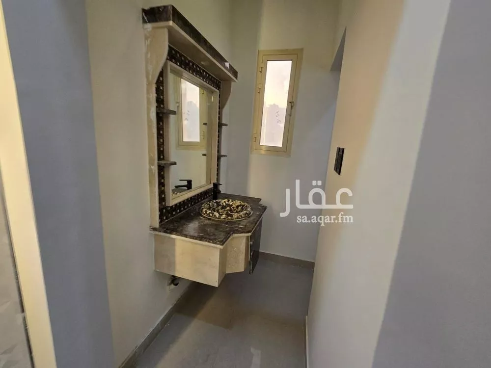 شقة 4 غرف في ضاحية الملك فهد 10