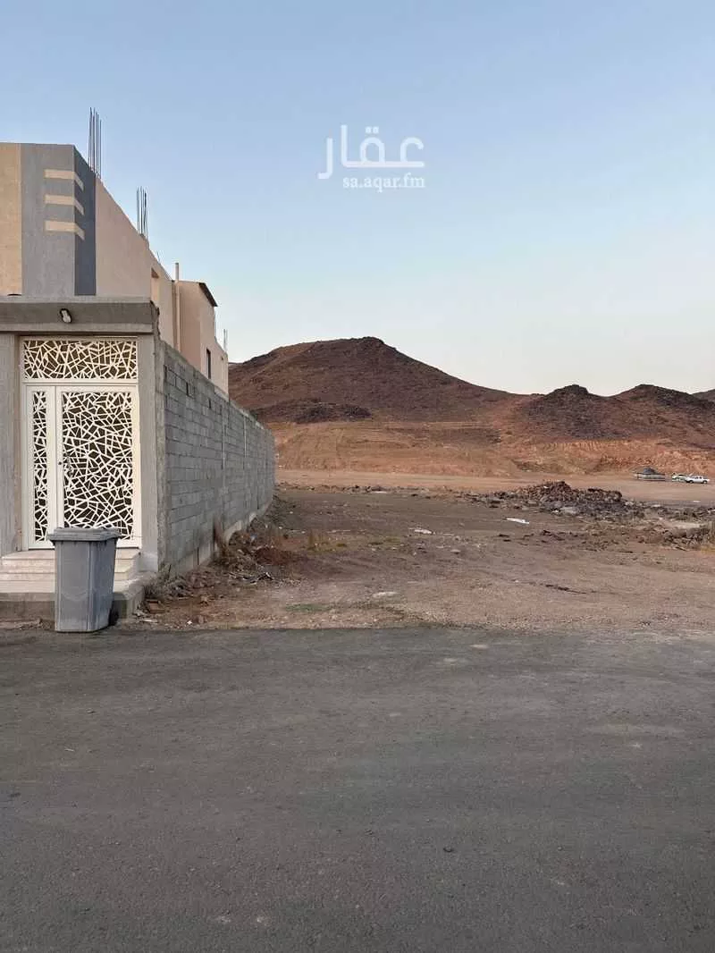 أرض 548 م² في المطار 5