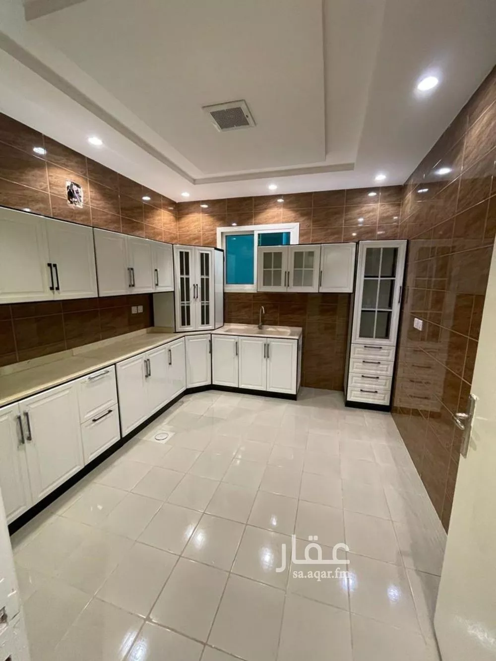 فيلا 8 غرف في النرجس 4