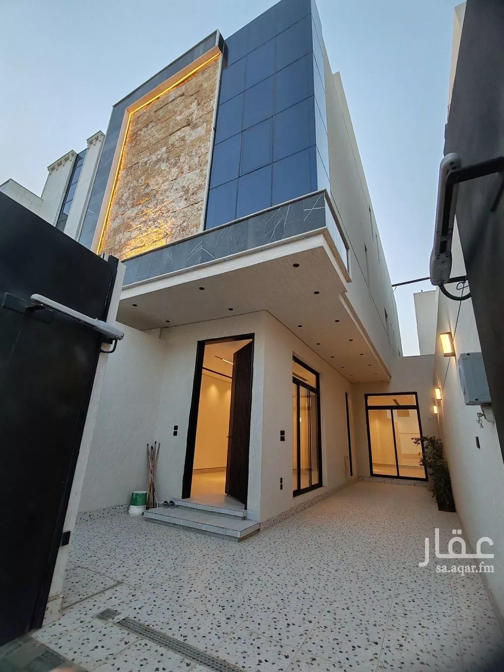 فيلا 3 غرف في العارض 3