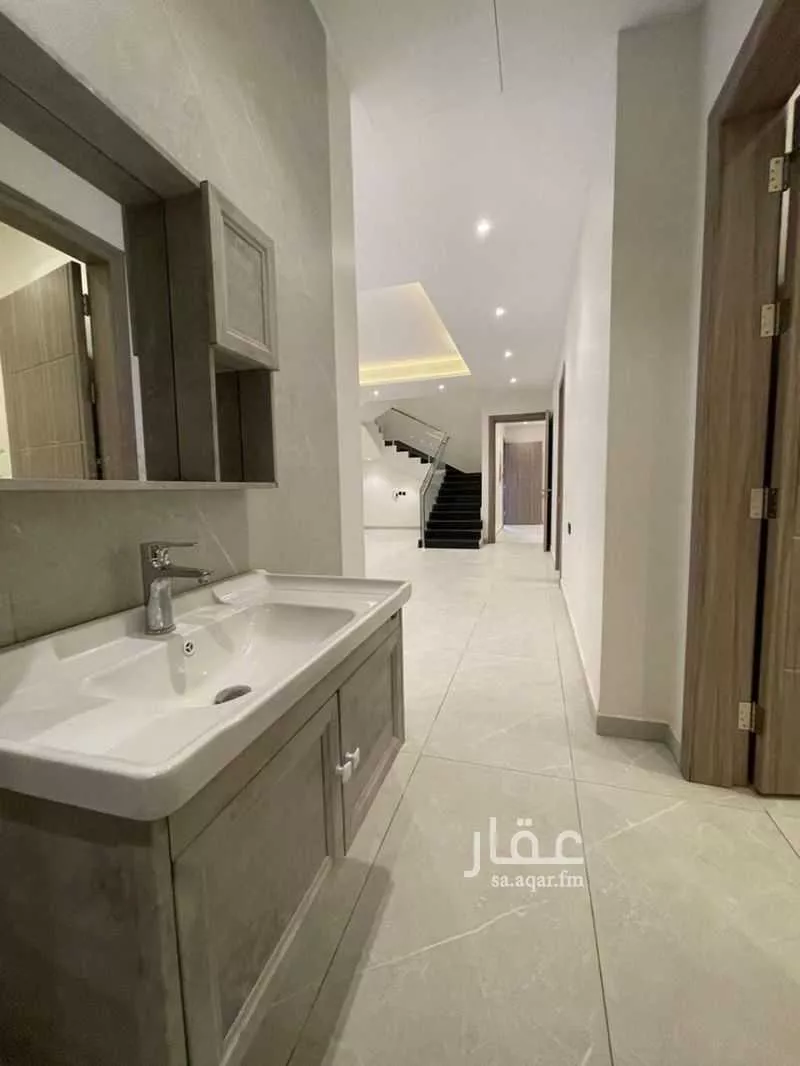 فيلا 5 غرف في العارض 12