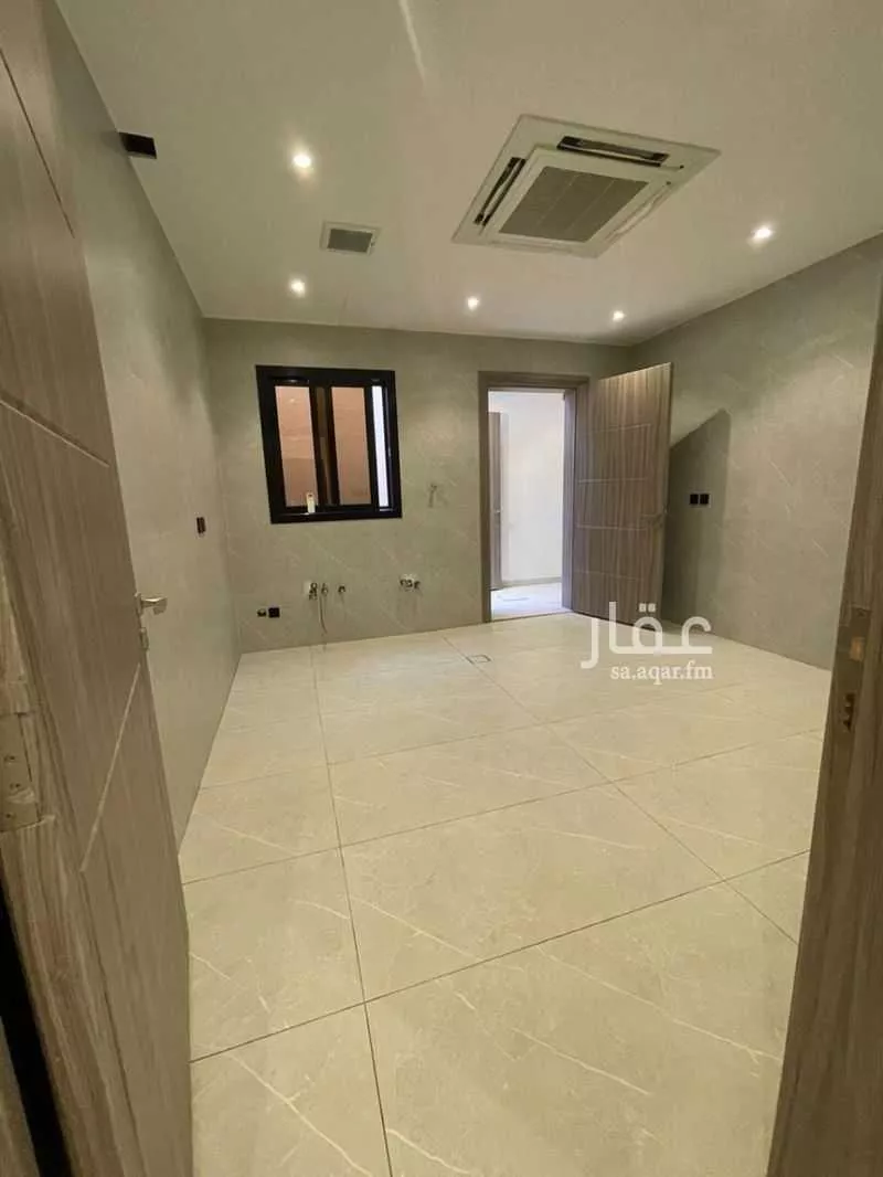 فيلا 5 غرف في العارض 18