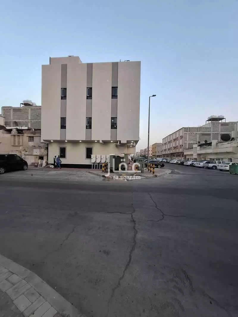 عمارة 162 م² في الثقبة 15