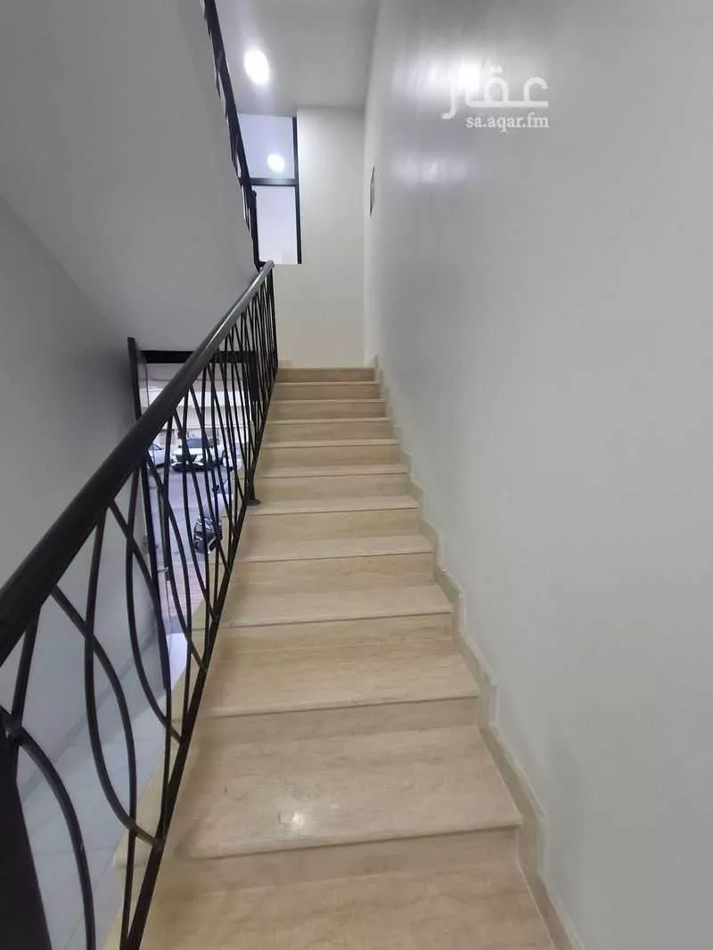 عمارة 162 م² في الثقبة 4