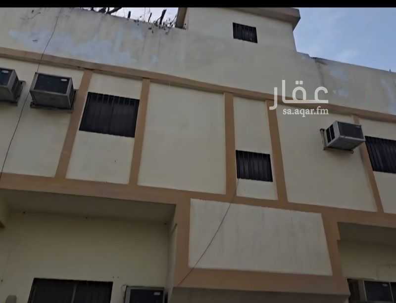 325 sqm building in Al Thuqbah 3