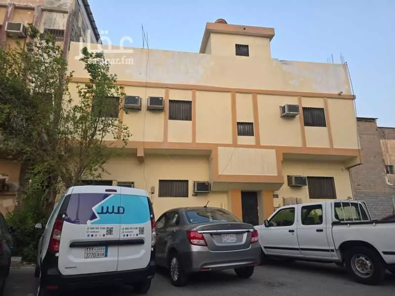 325 sqm building in Al Thuqbah 2