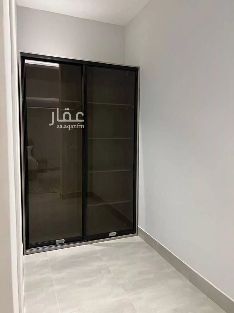 شقة 3 غرف في الملقا 4