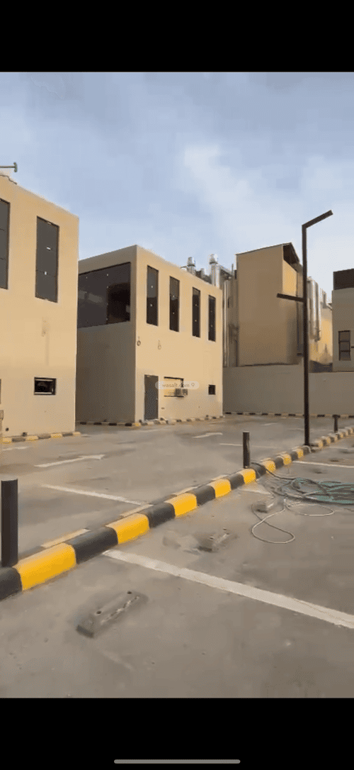 محل 2750 م² في النرجس 4