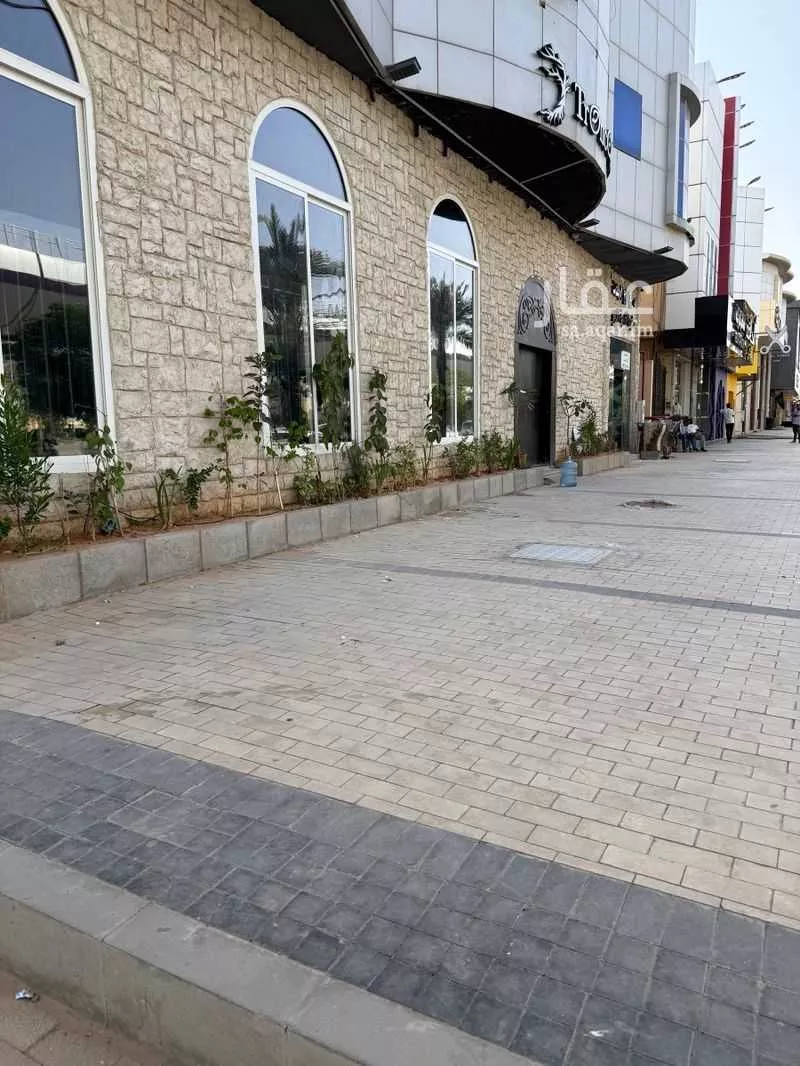 محل 875 م² في الحمراء 8