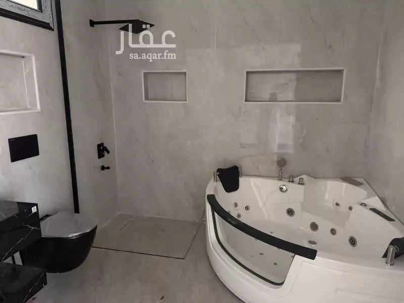 فيلا 6 غرف في طيبة 3