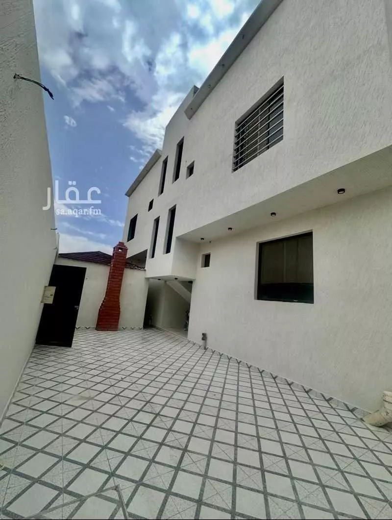 عمارة 624 م² في المطار 2
