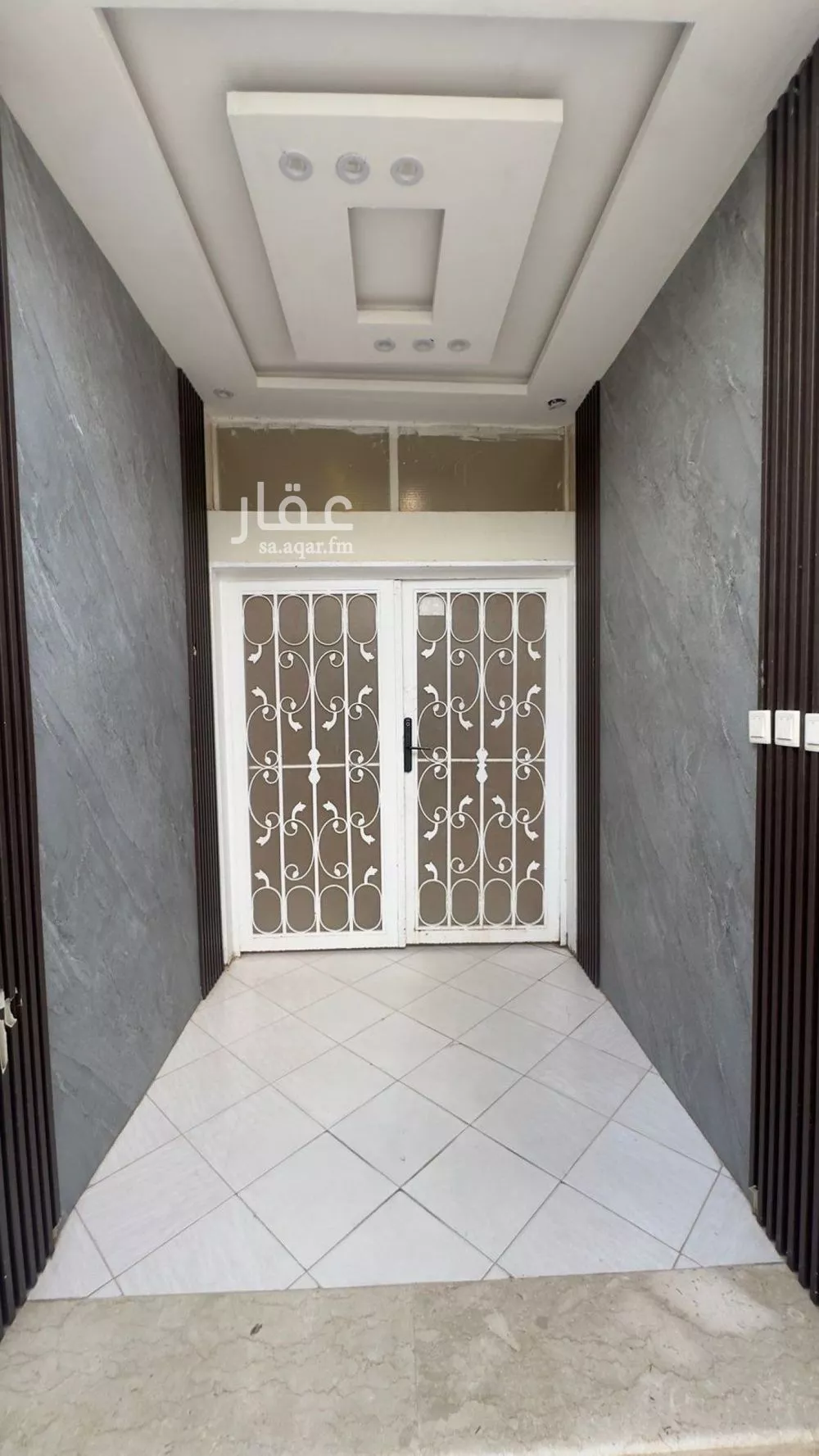 عمارة 899 م² في الخليج 8
