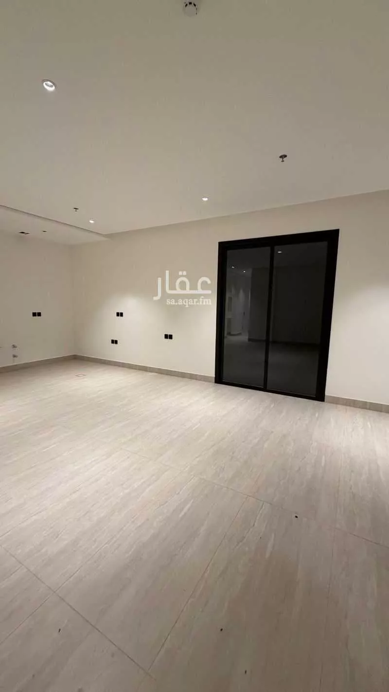 عمارة 596 م² في الملقا 4