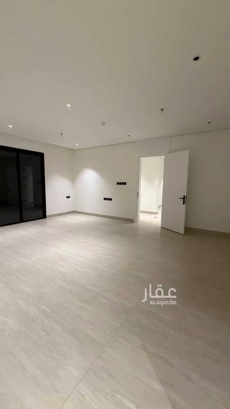 عمارة 596 م² في الملقا 8
