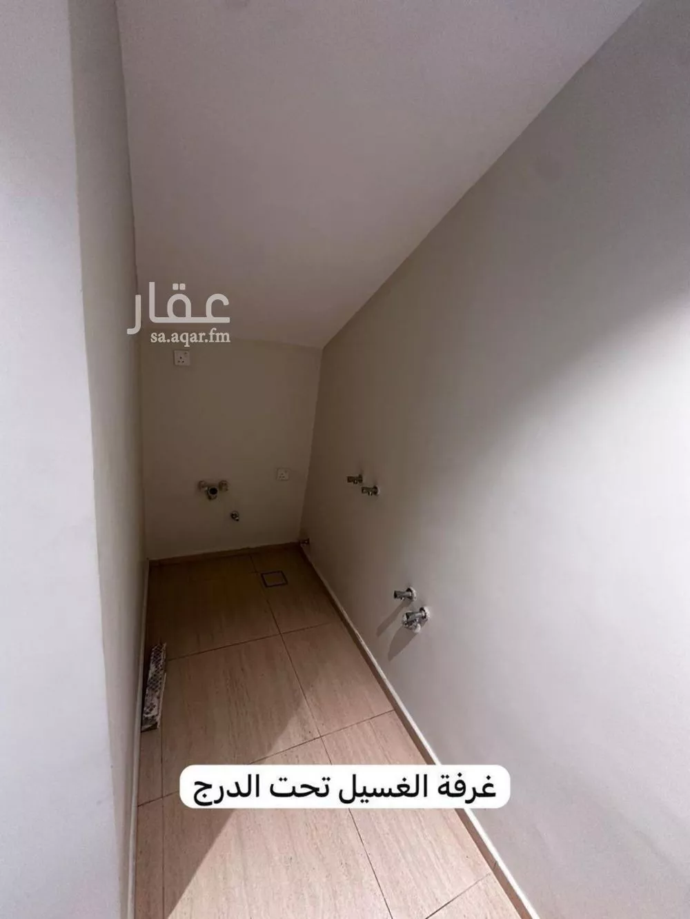 فيلا 4 غرف في العارض 10