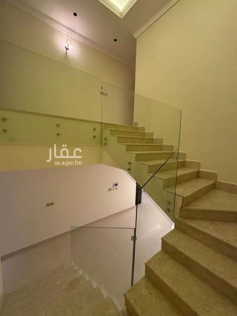 فيلا 4 غرف في الملقا 4