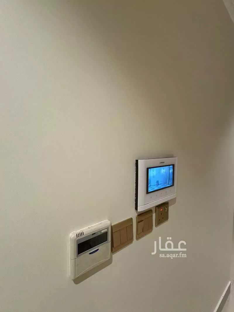 فيلا 4 غرف في الملقا 16