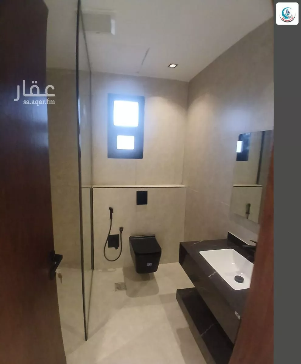 فيلا 10 غرف في الشرق 12