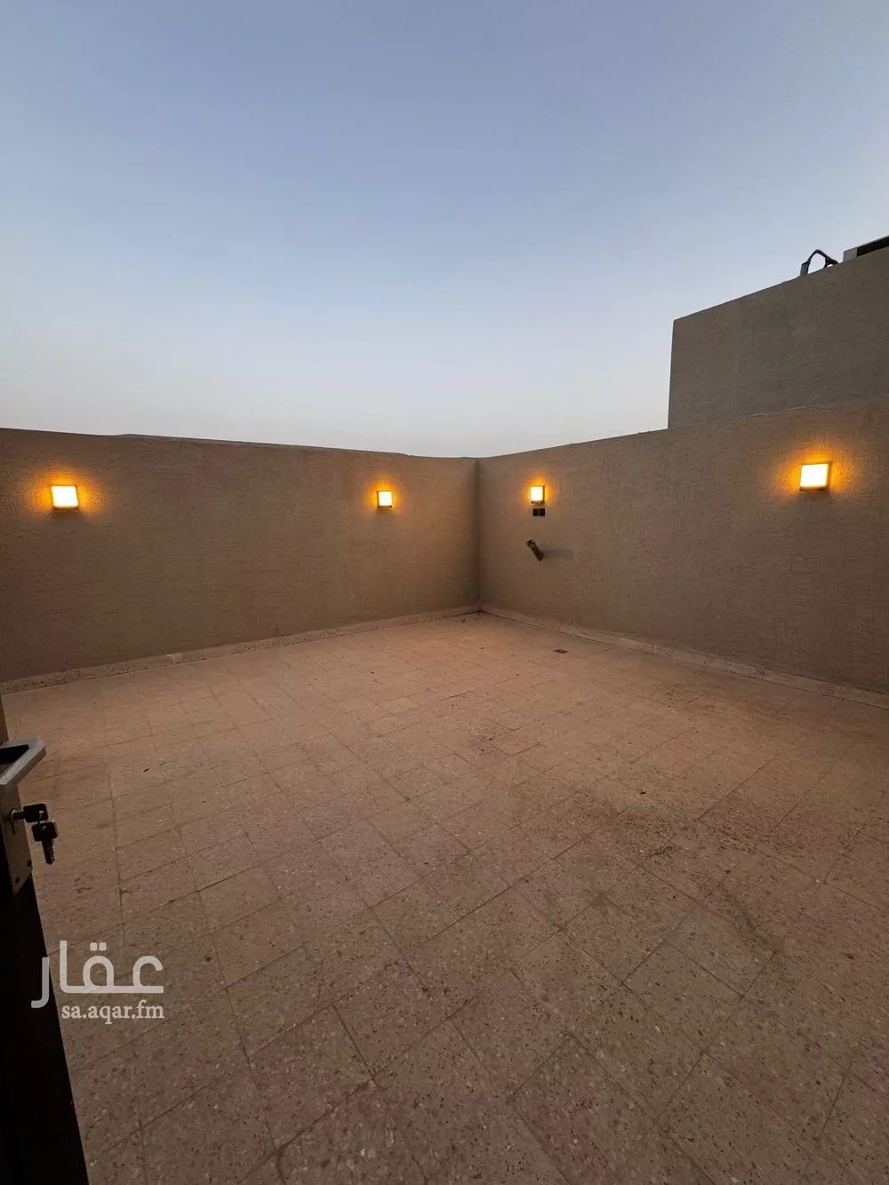 دور 10 غرف في الرمال 15