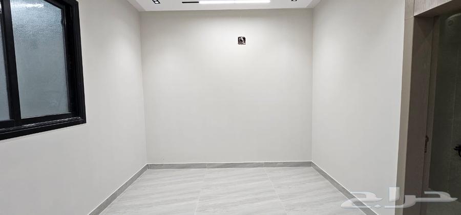 شقة 5 غرف في طيبة 10