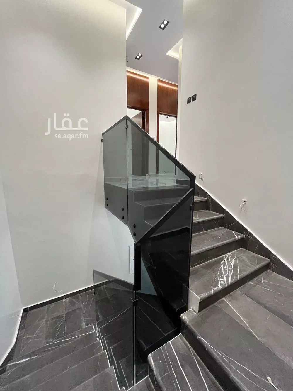 فيلا 4 غرف في الجنادرية 15